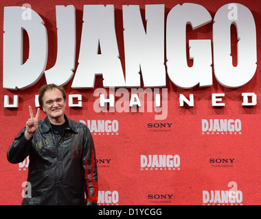 Directeur américain Quentin Tarantino arrive pour la première du nouveau film 'Django Unchained' au Cinestar Cinemas à Berlin, Allemagne, 08 janvier 2013. Le film devrait sortir dans les salles allemandes le 17 janvier 2013. PHOTO : BRITTA PEDERSEN Banque D'Images