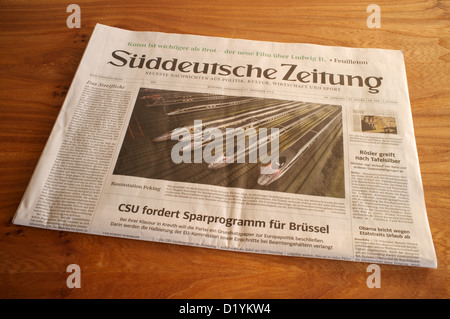 Grand journal allemand Suddeutsche Zeitung newspaper Banque D'Images