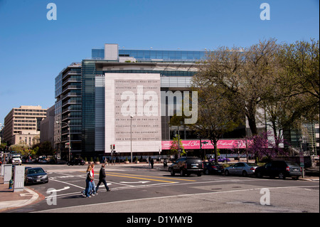 Extérieur de la musée des médias Le Newseum sur Pennsylvania Avenue à Washington DC USA Banque D'Images