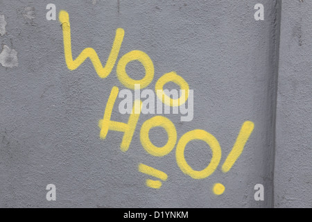 Graffiti sur mur gris, 'woo hoo !" la joie d'exclamation joyeuse fun, Puerto de la Cruz, Tenerife, Canaries. Banque D'Images