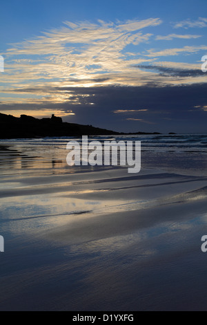 Les couleurs au coucher du soleil, plage de Perran, ville de St Ives, Cornwall County ; Angleterre ; UK Banque D'Images