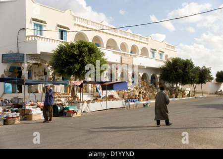 Marché de rue dans la ville de Guellala sur l'île de Djerba en Tunisie Banque D'Images