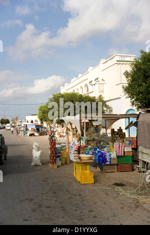 Marché de rue dans la ville de Guellala sur l'île de Djerba en Tunisie Banque D'Images