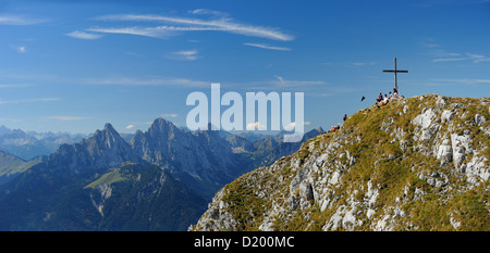 Panorama pour Sauling avec sommet des montagnes Tannheimer en arrière-plan, Alpes, Oberallgau, Bavière, Allemagne Banque D'Images