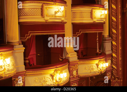 Théâtre de l'Alhambra, Bradford, Yorkshire, l'intérieur de l'époque victorienne, boîtes, en Angleterre. UK cinémas interiors Banque D'Images