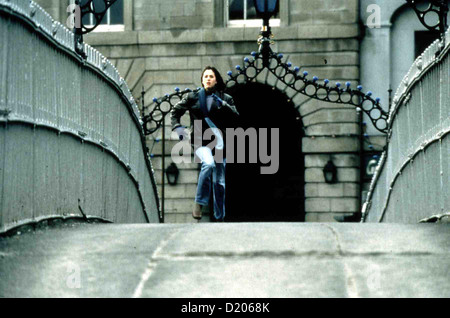 Lulu - Das Geheimnis von Liebe Lulu Sur le pont Celia Burns (Mira Sorvino) *** légende locale *** 1998/Trimark Tobis Banque D'Images