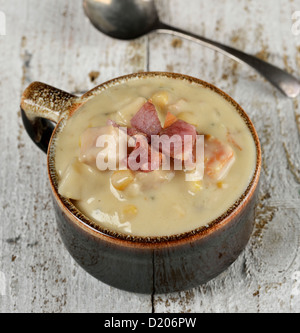 Chaudrée de maïs de tasse avec Bacon Banque D'Images