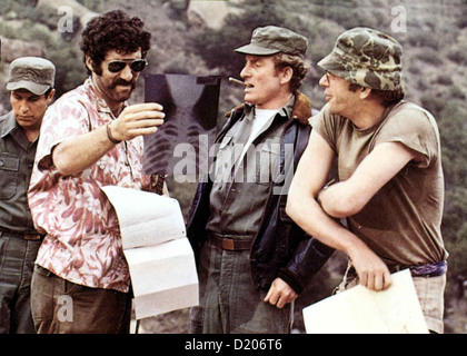 M.A.S.H. M.A.S.H.  ?, Elliott Gould, ?, Donald Sutherland John MCINTYRE (Elliott Gould) und Hawkeye Pierce (Donald Banque D'Images