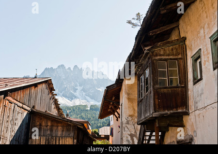 Ferme à Bruneck, Val Pusteria, le Tyrol du Sud, Italie Banque D'Images
