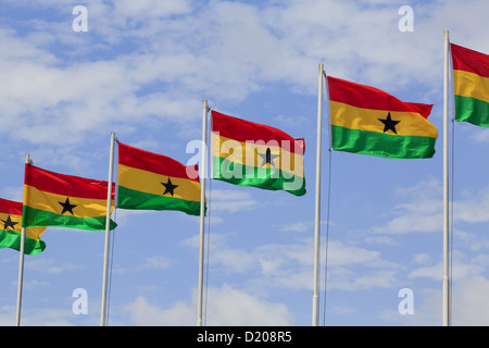 Ghana les drapeaux à la place de l'indépendance Banque D'Images