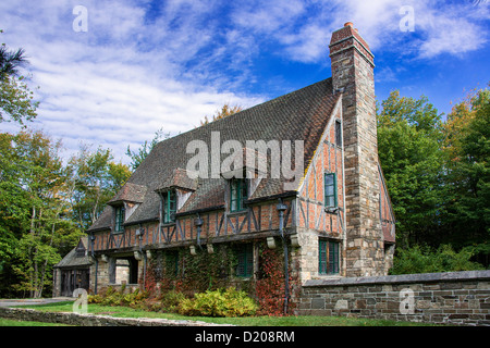 Style tudor gatehouse situé par jordon étang dans l'Acadia national park, Maine, USA. Construit par John D. Rockefeller. Banque D'Images