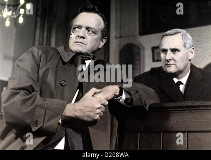 ... Scotland Yard und Schweigt Homme à l'extérieur, Van Heflin (l) CIA-Agent Bill Maclean (Van Heflin,l) wurde entlassen, nachdem er Banque D'Images