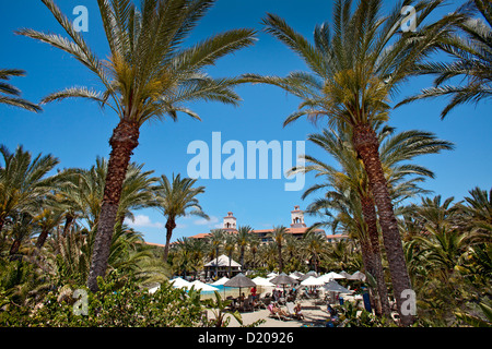 Les gens à la piscine du Grand Hotel Costa Meloneras, s/n, Maspalomas, Gran Canaria, Îles Canaries, Espagne, Europe Banque D'Images