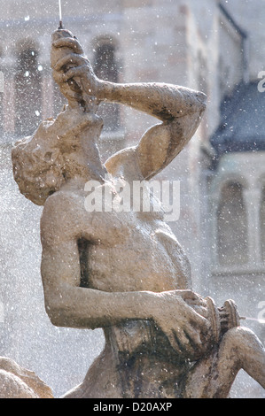 L'Italie, Trentin-Haut-Adige, Trento, Piazza Duomo, la Fontaine de Neptune Banque D'Images