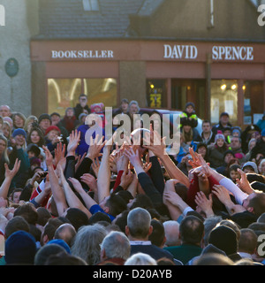 Le jour de l'an Ba jeu dans Kirkwall, Orkney isles Banque D'Images