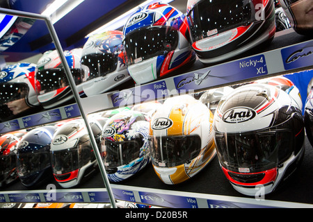 Arai casques de moto à l'affiche au Salon de la moto de Washington. Banque D'Images