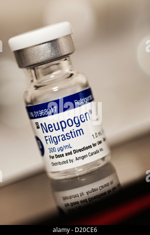 Le filgrastim (Neupogen®) est un médicament utilisé pour stimuler la production de moelle osseuse des neutrophiles (un type de globules blancs). Banque D'Images