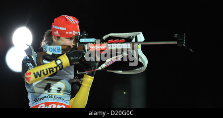 La biathlète allemande Tina Bachmann est représenté au cours de l'échauffement pour la prise de relais de la femme à l'événement de la coupe du monde de biathlon à Chiemgau Arena à Ruhpolding, Allemagne, 09 janvier 2013. Photo : Andreas GEBERT Banque D'Images