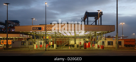 Le terminal à conteneurs Altenwerder (LTC) est vu dans le port de Hambourg, Allemagne, le 28 novembre 2012. Banque D'Images