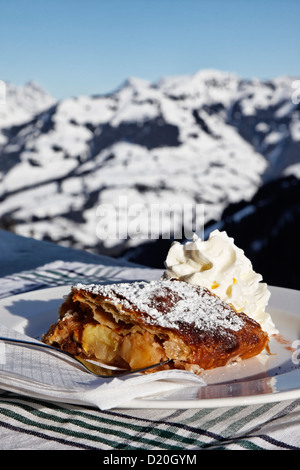 Strudel aux pommes, Melkalm, cabane, Ski, Kitzbühel, Tyrol, Autriche Banque D'Images