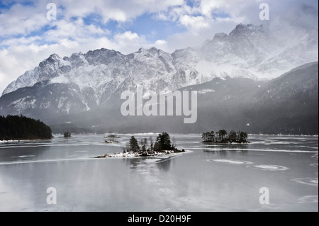 Et Eibsee en hiver Zugspitze, Garmisch-Partenkirchen, Bavière, Allemagne Banque D'Images