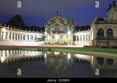 Allemagne, Saxe, Dresde Zwinger, la nuit Banque D'Images