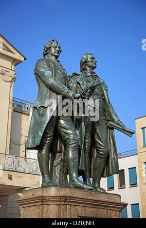 Monument à Goethe et Schiller en face du Théâtre National, Weimar, Thuringe, Allemagne Banque D'Images