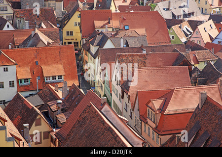Allemagne, Bavière, Rothenburg ob der Tauber, vue depuis la tour de ville sur les toits rouges Banque D'Images