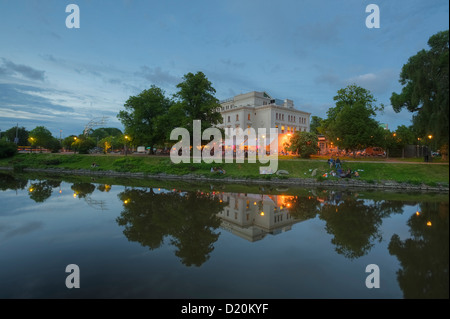 Théâtre avec les jeunes au crépuscule, Göteborg, Sweden, Vastra Gotalands lan, la Suède, Europe Banque D'Images