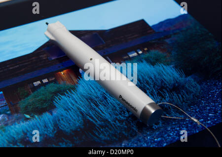 Las Vegas, États-Unis - 2013-01-08. Le prototype stylo sans fil pour Panasonic's 20' 4k comprimé. Banque D'Images
