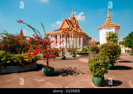 La belle Pagode d'argent dans le parc du Palais Royal à Phnom Penh, Cambodge, Indochine, l'Asie. Banque D'Images