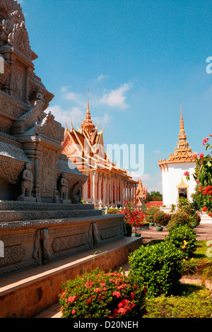 La belle Pagode d'argent dans le parc du Palais Royal à Phnom Penh, Cambodge, Indochine, l'Asie. Banque D'Images