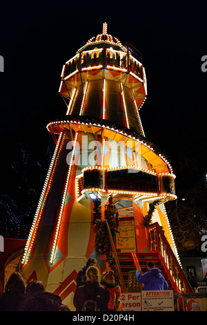 L'hiver, Édimbourg - Edinburgh 'Noël' les jardins de Princes Street fête foraine la nuit. Banque D'Images