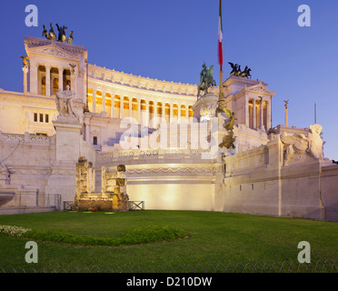 National Monument, Monument Vittorio Emanuele II dans la lumière du soir, la Place de Venise, Rome, Latium, Italie Banque D'Images