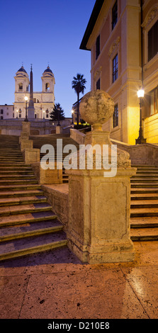 Les marches espagnoles, Scalinata di Trinita dei Monti, avec église, Piazza di Spagne, Rome, Latium, Italie Banque D'Images