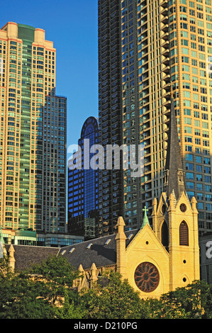 USA Illinois Chicago Saint Nom Cathédrale Siège de Diocèse catholique romain de Chicago les captures des rayons de soleil en fin d'après-midi Banque D'Images