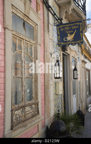 Fenêtre altérés et restaurant 1001 nuits, Sao Bras de Alportel, Algarve, Portugal, Europe Banque D'Images