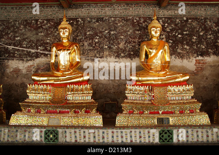 Bouddhas d'or dans la région de Wat Suthat temple à Bangkok , Thaïlande Banque D'Images