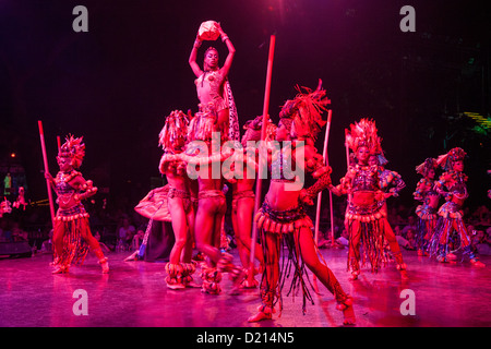Spectacle de danse au cabaret Tropicana club show, La Havane, La Havane, Cuba, Caraïbes Banque D'Images