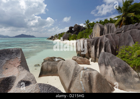 Rochers de granit sur la plage de Anse Source d'argent, La Digue, Seychelles, océan Indien Banque D'Images