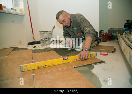 Poznan, Pologne, jeux de tuiles artisan pour la rénovation d'un appartement Banque D'Images