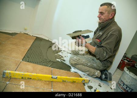 Poznan, Pologne, jeux de tuiles artisan pour la rénovation d'un appartement Banque D'Images