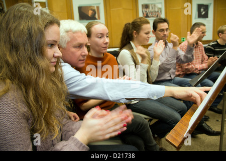Poznan, Pologne, les personnes malentendantes à répétition au concert Banque D'Images