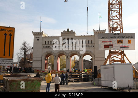 Leipzig, Allemagne, en face du portique du chantier Bayerischer Bahnhof Banque D'Images