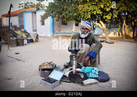 Gypsy charmeur de serpent en Inde. Banque D'Images