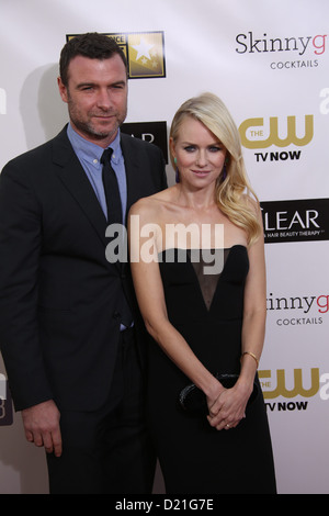 Acteurs Naomi Watts et son mari, Liev Schreiber arrivent à la 18e Prix du choix de porte-parole à la Barker Hanger à Santa Monica, USA, le 10 janvier 2013. Photo : Hubert Boesl/dpa Banque D'Images