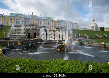 Grande Cascade fontaines du palais de Peterhof (Petrodvorets), Saint-Pétersbourg, Russie, Europe Banque D'Images