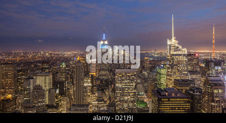 Haut de la roche, vue panoramique du Rockefeller Center, l'architecte Raymond Hood, Manhattan, New York City, New York, USA Banque D'Images