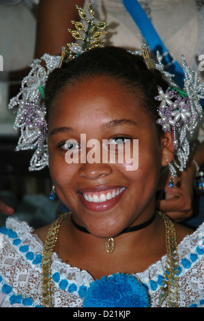 Ciudad de Panama (Panama) : femme portant une robe traditionnelle Pollera Banque D'Images