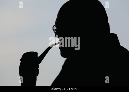 Cigare de vieux hommes Banque D'Images